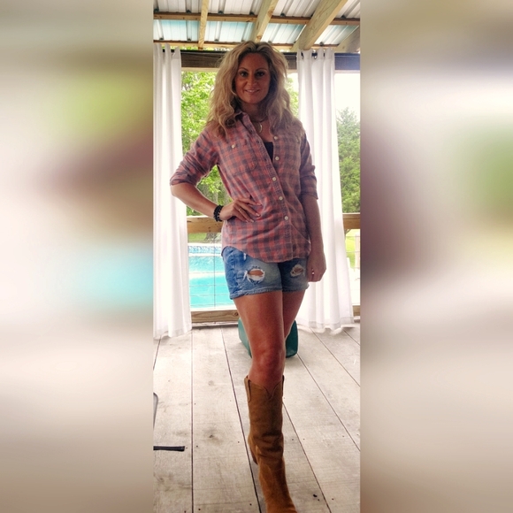 Meet your Posher, Whitney - Picture 1 of 1